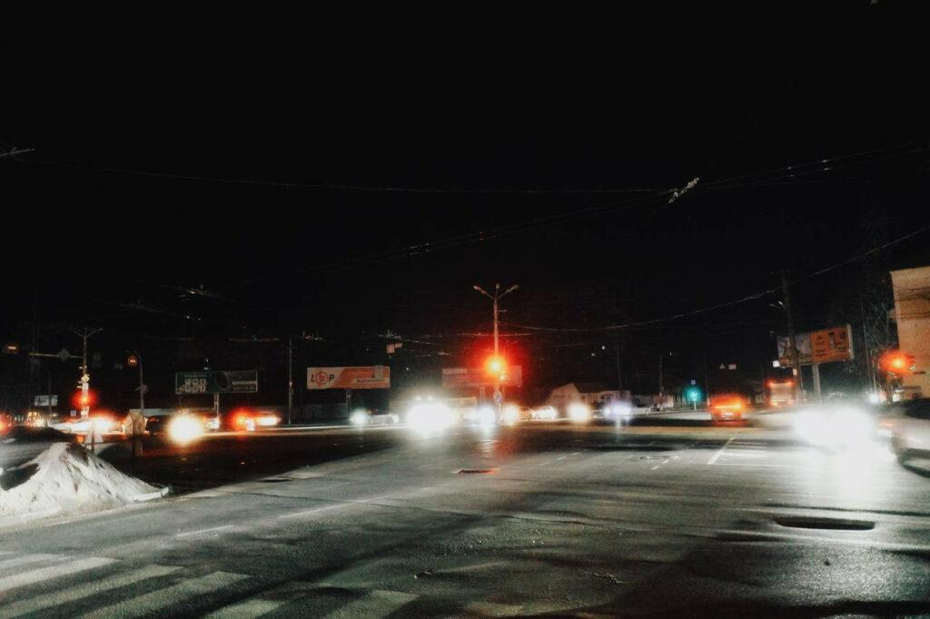 Життя в темряві: одесити адаптуються до умов затяжного блекауту Жизнь в темноте: одесситы адаптируются к условиям затяжного блэкаута