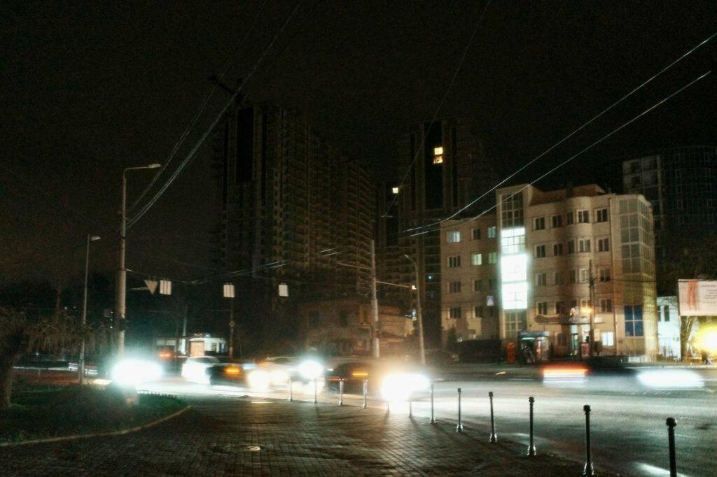 Життя в темряві: одесити адаптуються до умов затяжного блекауту Жизнь в темноте: одесситы адаптируются к условиям затяжного блэкаута