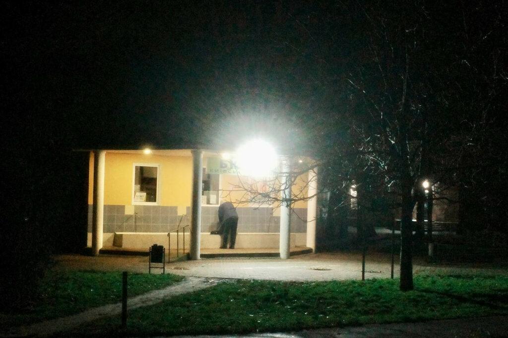 Життя в темряві: одесити адаптуються до умов затяжного блекауту Жизнь в темноте: одесситы адаптируются к условиям затяжного блэкаута