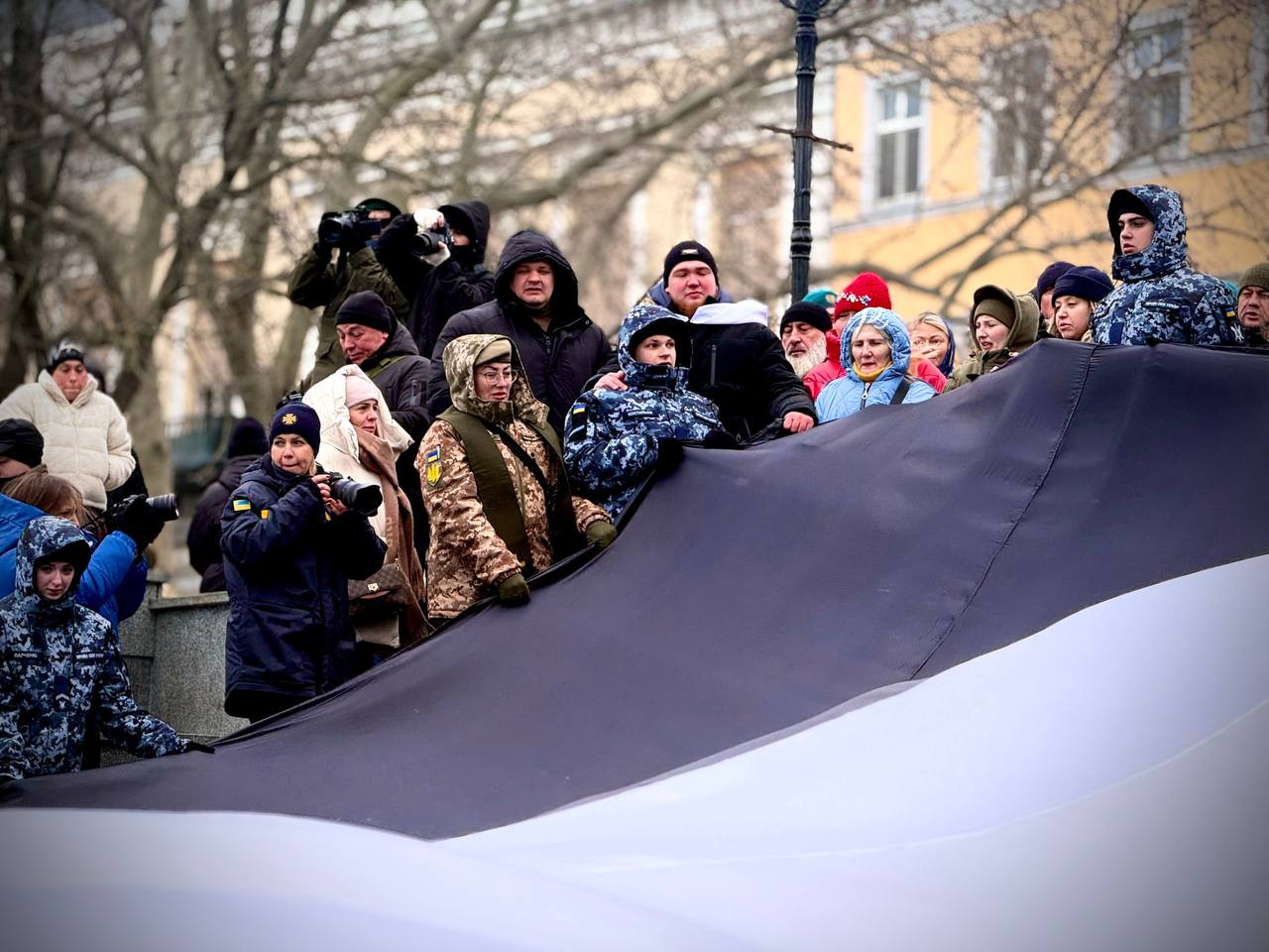 В Одесі розгорнули Прапор надії на підтримку полонених і зниклих безвісти (фото)