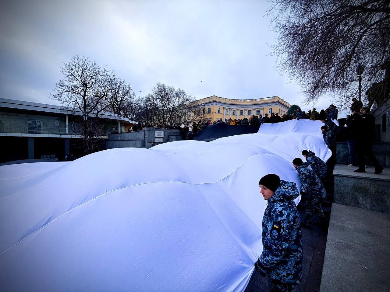В Одесі розгорнули Прапор надії на підтримку полонених і зниклих безвісти (фото)