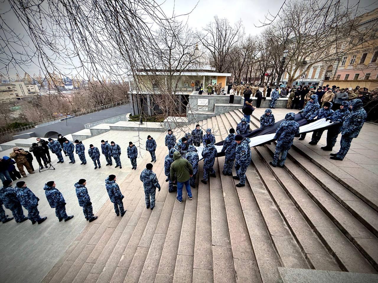В Одесі розгорнули Прапор надії на підтримку полонених і зниклих безвісти (фото)