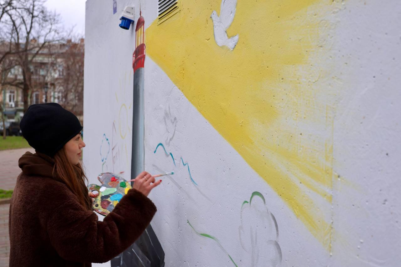 На Соборній площі в Одесі встановили мобільне укриття (фото)