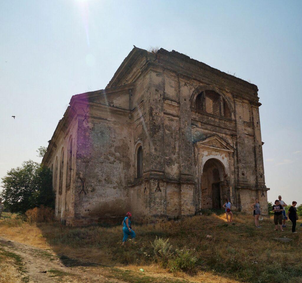 Від величі до руїн: доля німецького костелу 19 століття в селі на Одещині От величия до руин: судьба немецкого костёла 19 века в селе Одесской области