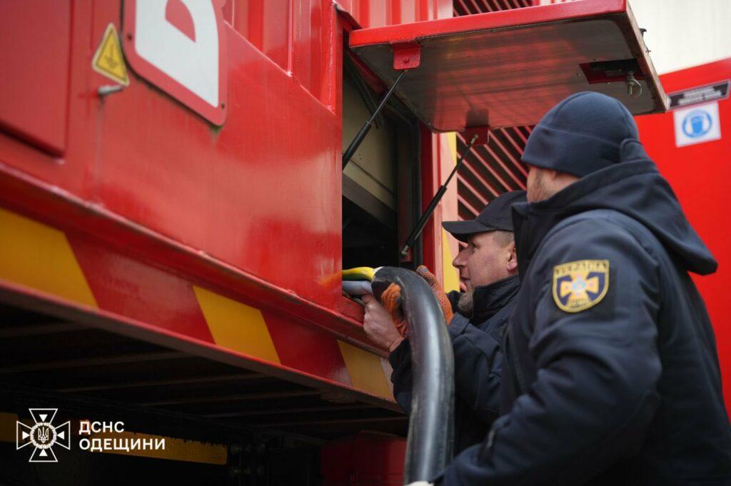 Рятувальники з різних областей України приїхали на допомогу одеситам