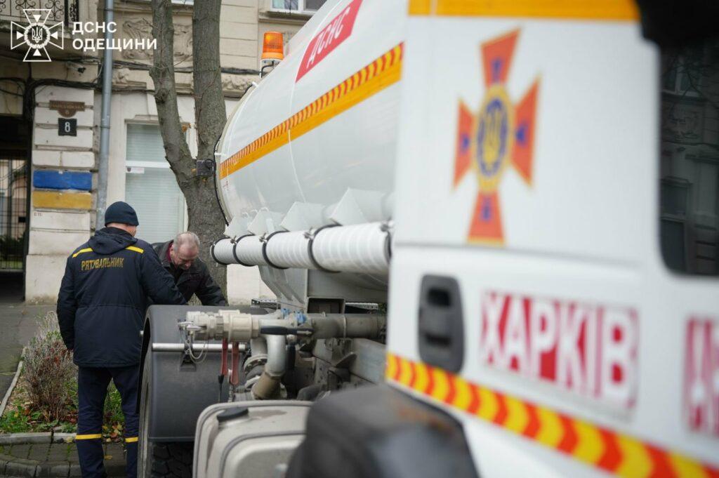 Рятувальники з різних областей України приїхали на допомогу одеситам