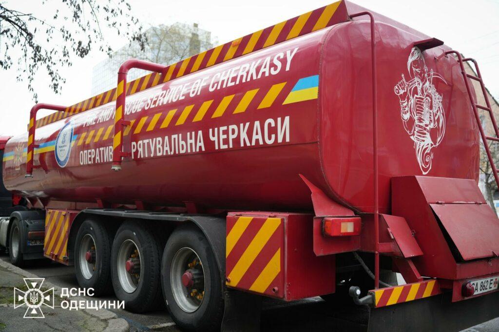 Рятувальники з різних областей України приїхали на допомогу одеситам