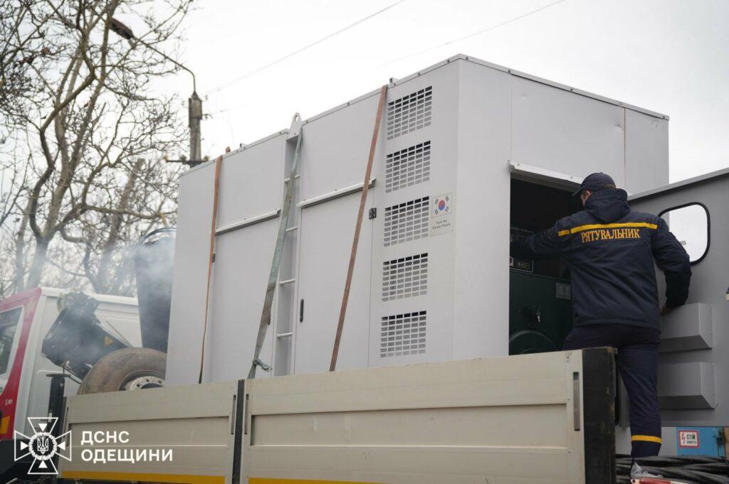 Рятувальники з різних областей України приїхали на допомогу одеситам