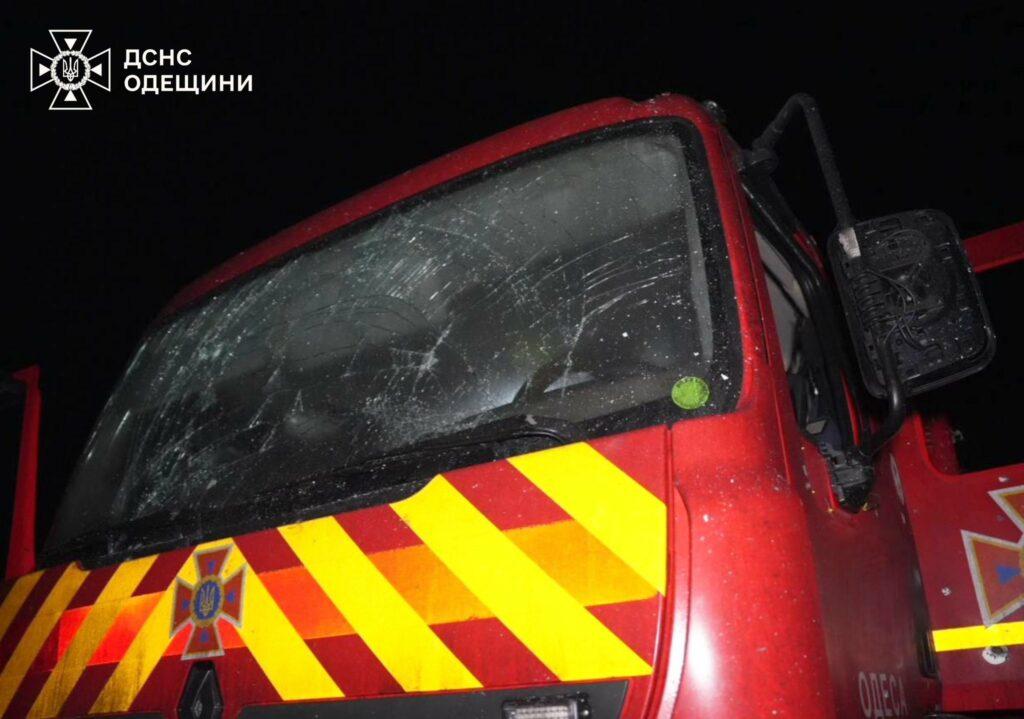 РФ атакувала одеських рятувальників під час ліквідації наслідків обстрілу РФ атакувала одеських рятувальників під час ліквідації наслідків обстрілу