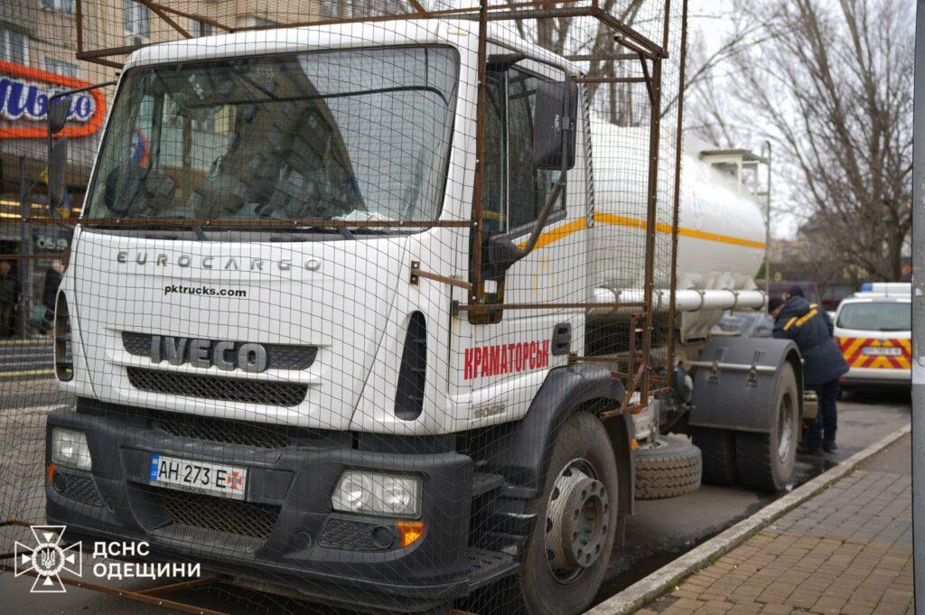 Рятувальники з різних областей України приїхали на допомогу одеситам