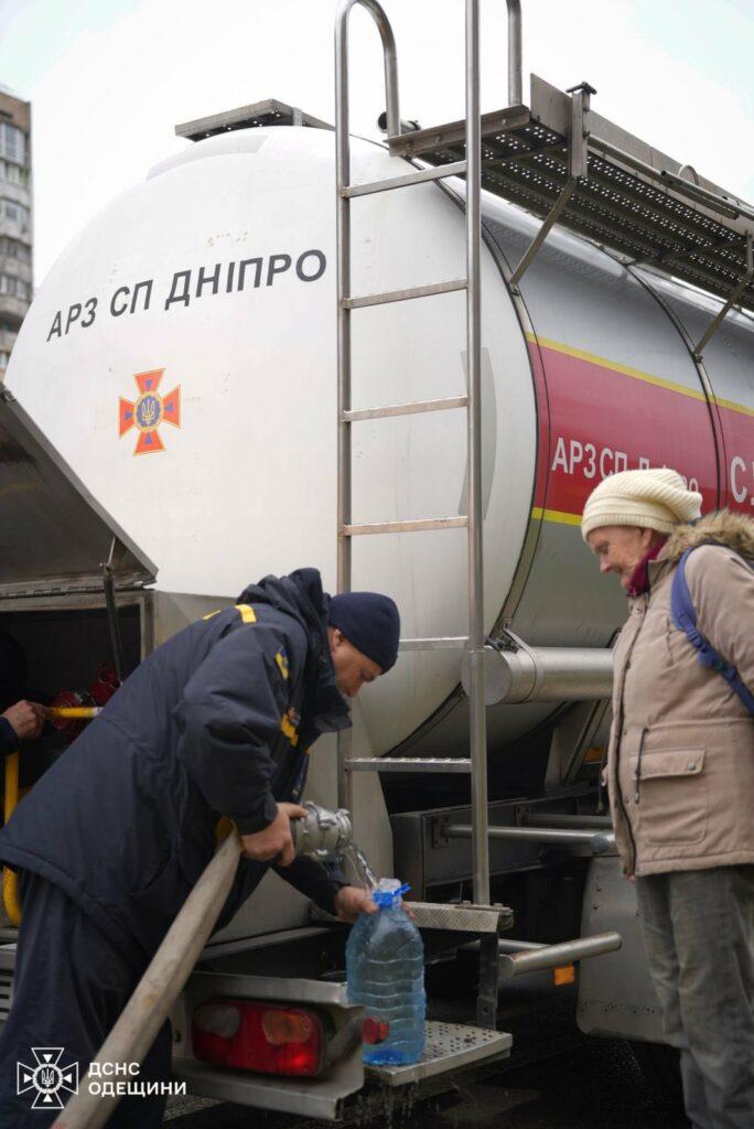 Рятувальники з різних областей України приїхали на допомогу одеситам