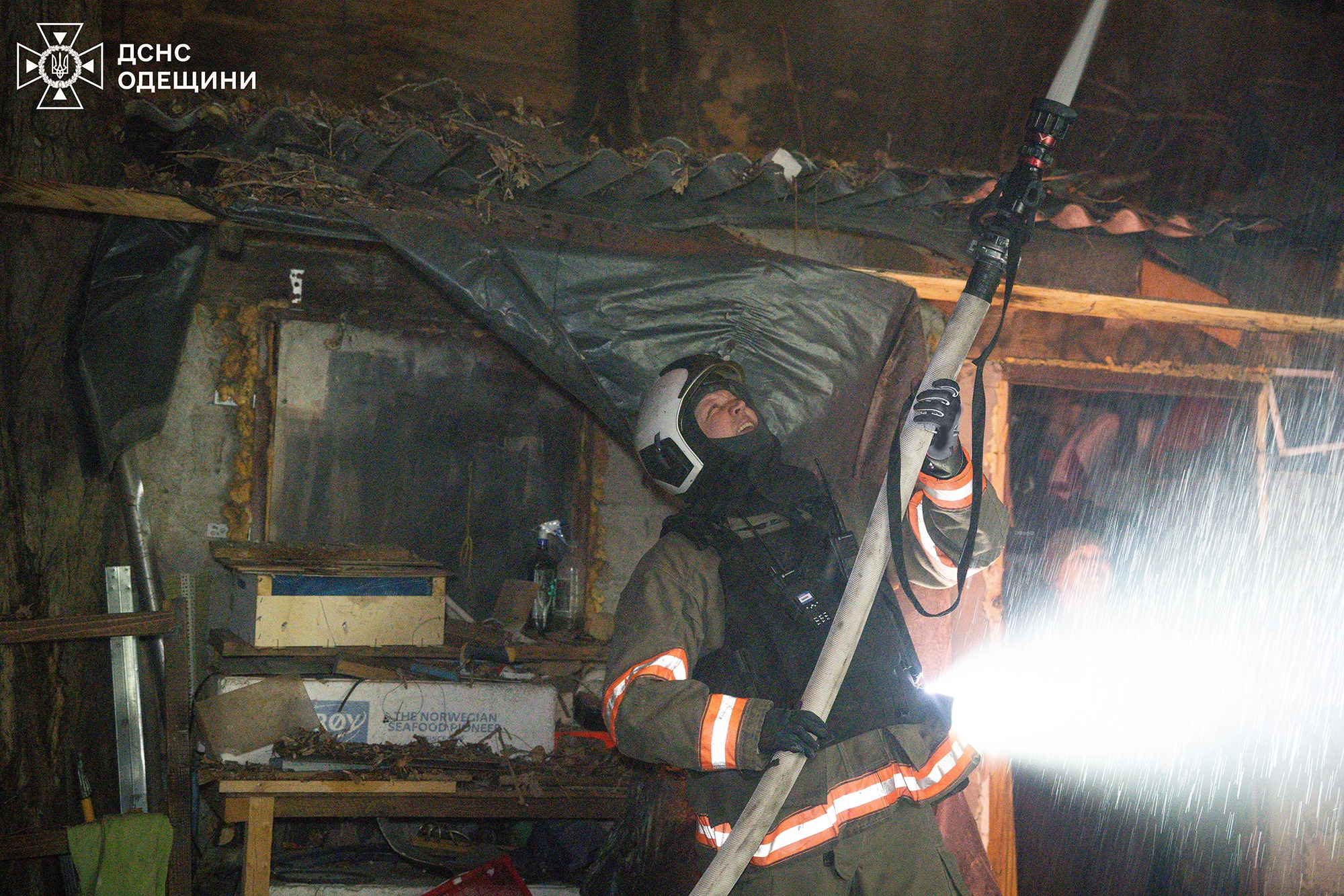 Наслідки вечірньої атаки РФ на Одесу: пошкоджені понад 100 вікон