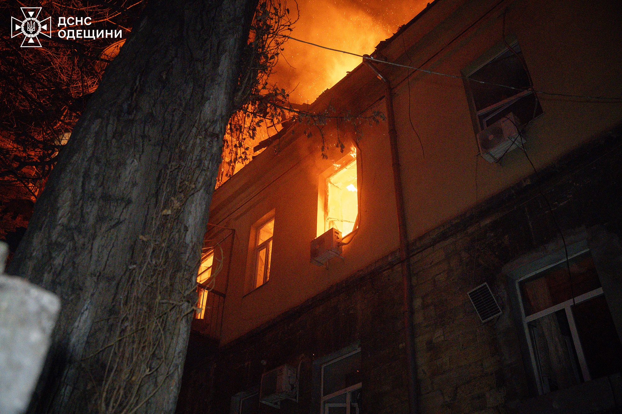 Наслідки вечірньої атаки РФ на Одесу: пошкоджені понад 100 вікон