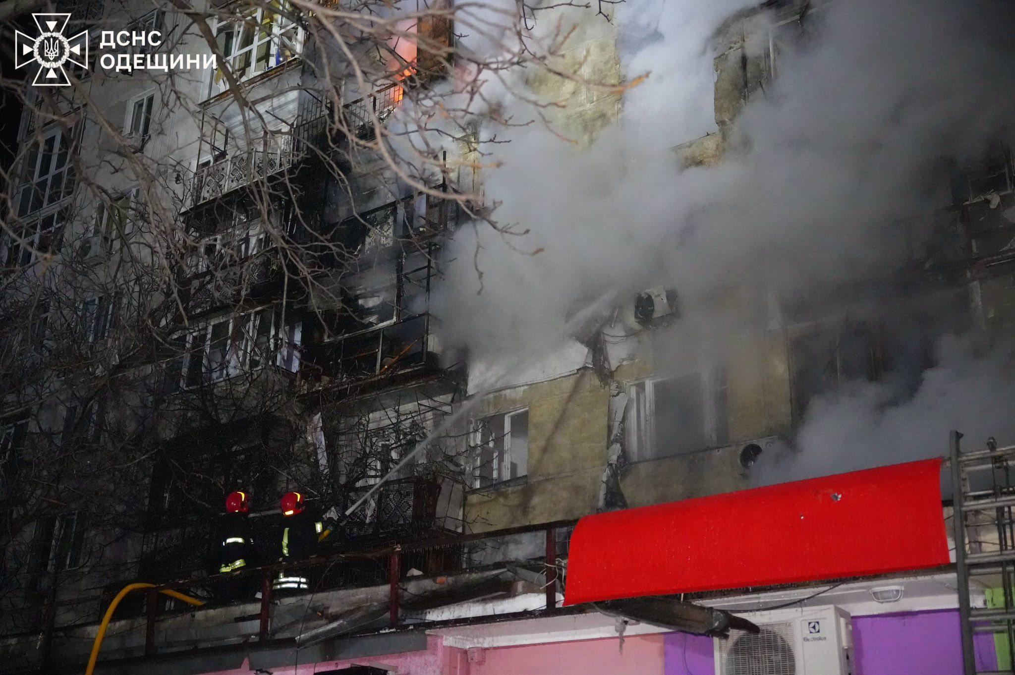 Нічна атака РФ: в Одесі пошкоджена інфраструктура та житлові будинки, серед постраждалих троє дітей (оновлено) Нічна атака РФ: в Одесі пошкоджена інфраструктура та житлові будинки, серед постраждалих троє дітей (оновлено)