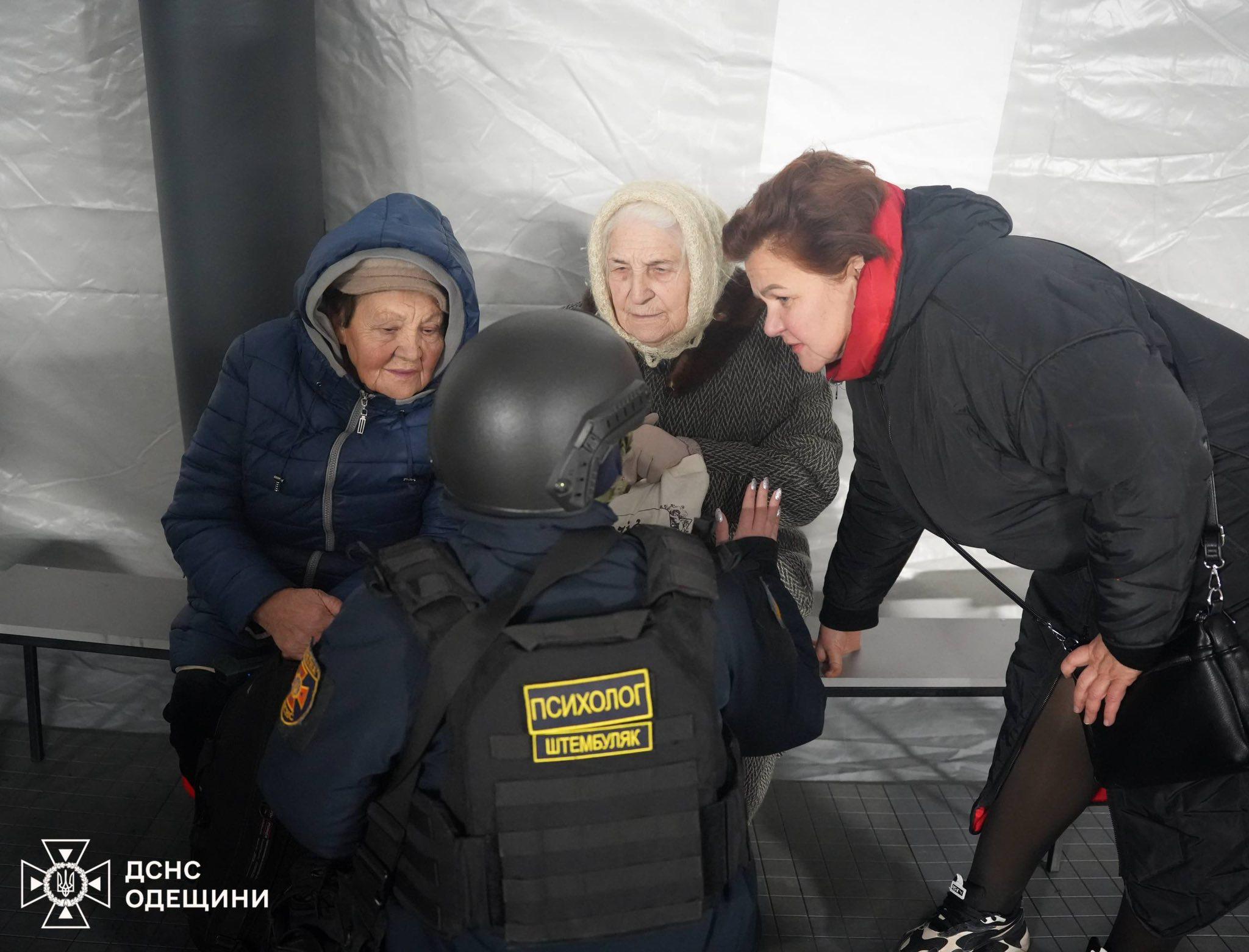 Нічна атака РФ: в Одесі пошкоджена інфраструктура та житлові будинки, серед постраждалих троє дітей (оновлено) Нічна атака РФ: в Одесі пошкоджена інфраструктура та житлові будинки, серед постраждалих троє дітей (оновлено)