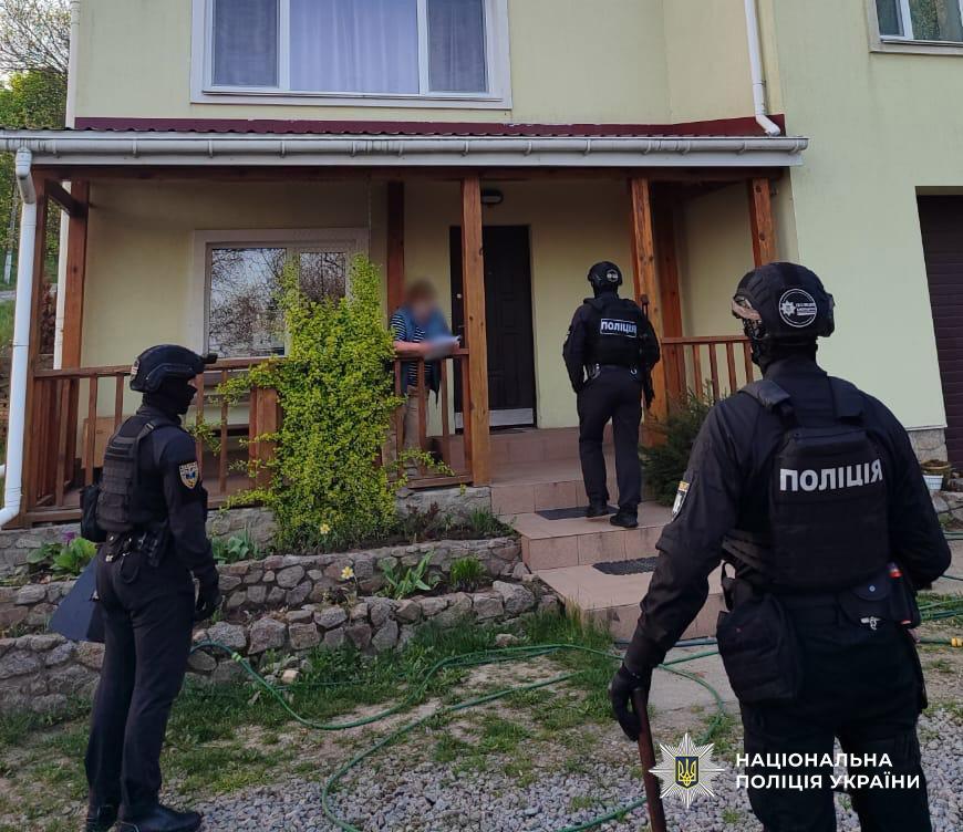 На Одещині викрили угруповання, що продавало українських дітей за кордон для усиновлення На Одещині викрили угруповання, що продавало українських дітей за кордон для усиновлення