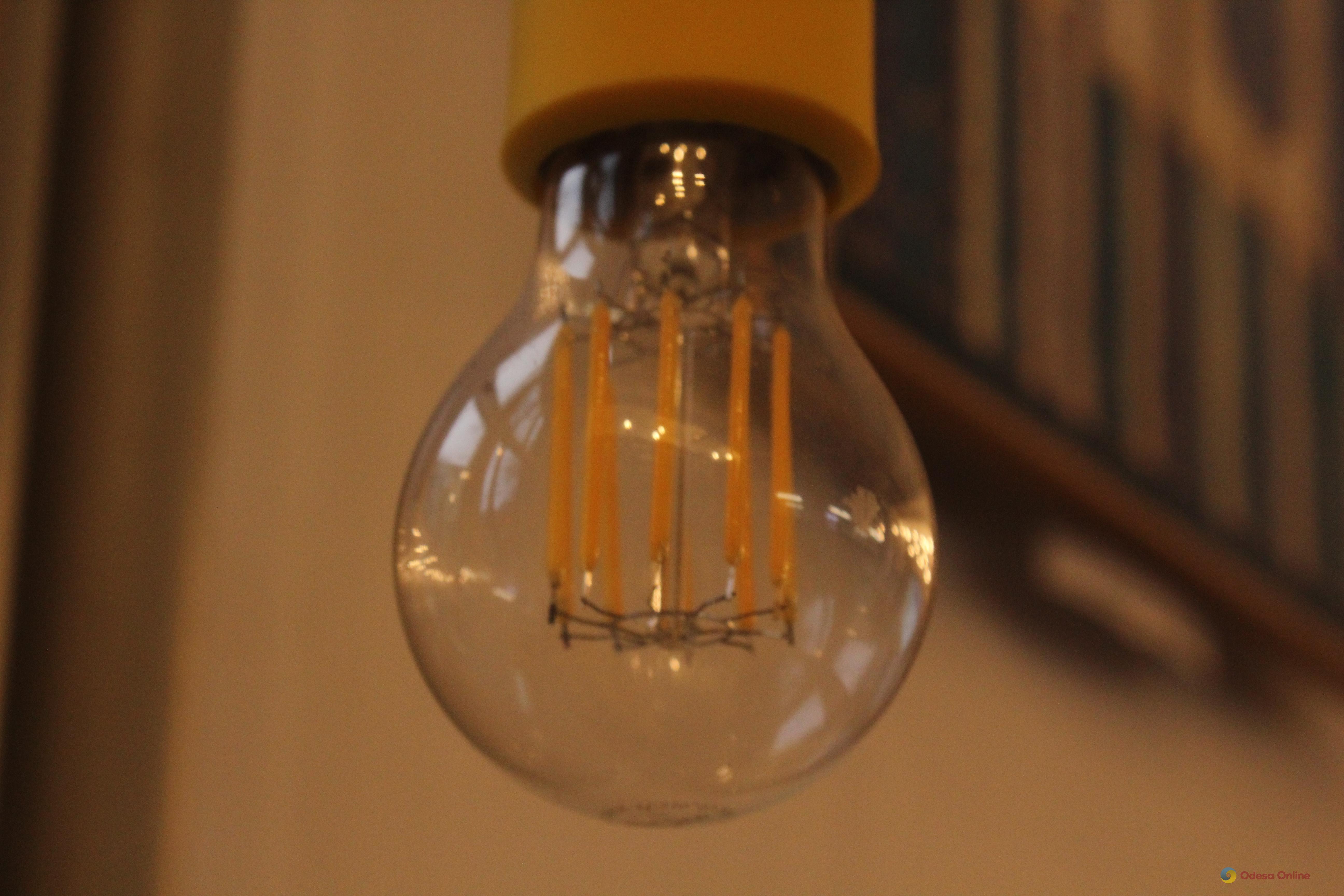 Енергетики опублікували графіки відключення світла в Одеській області на 5 грудня