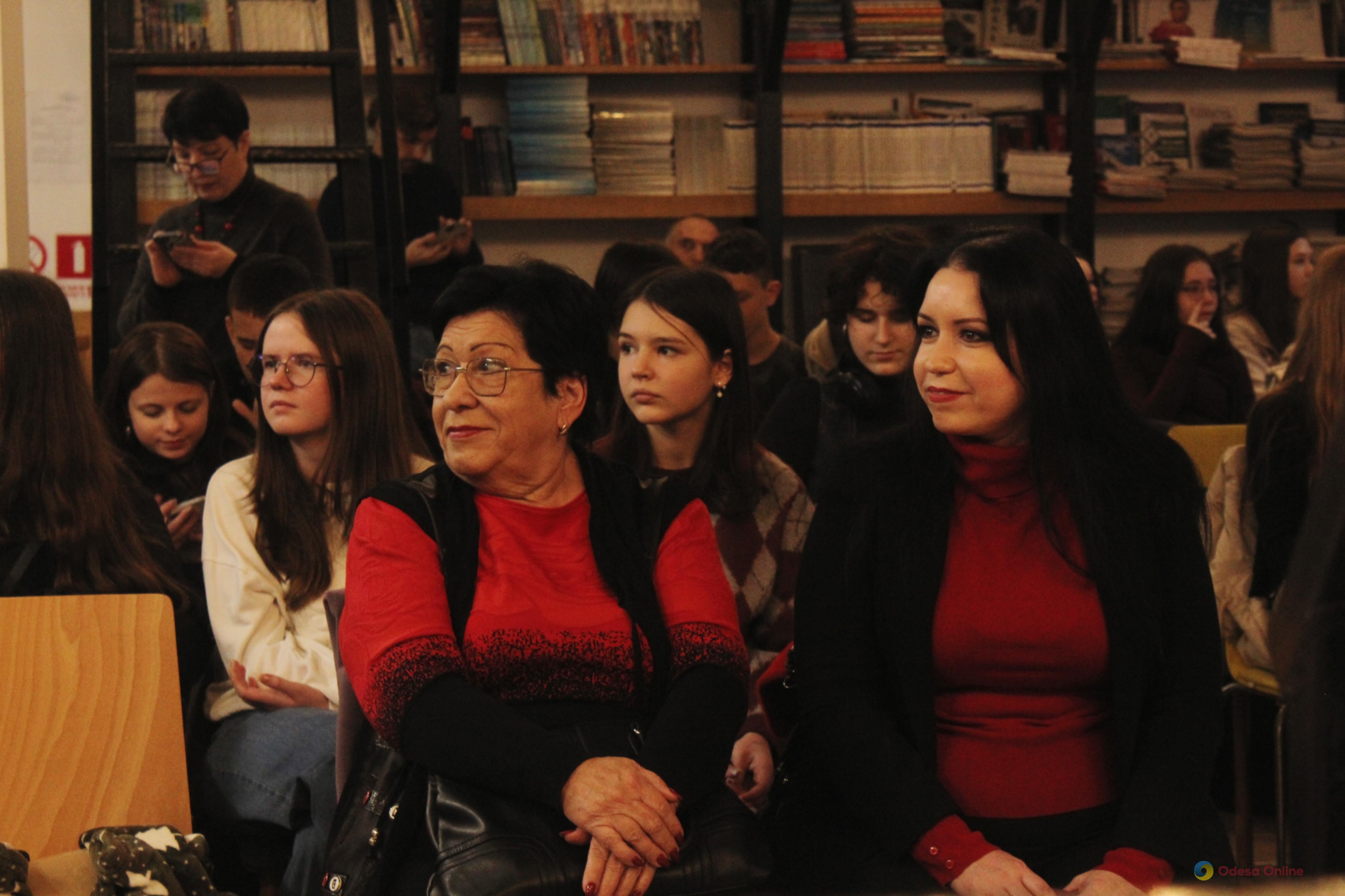 Військовослужбовець і журналіст Леонід Францескевич презентував в Одесі свою збірку казок