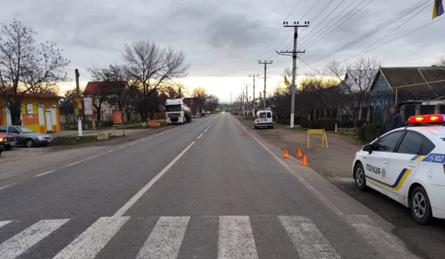 У селі Маяки в Одеському районі легковик збив жінку на переході У селі Маяки в Одеському районі легковик збив жінку на переході
