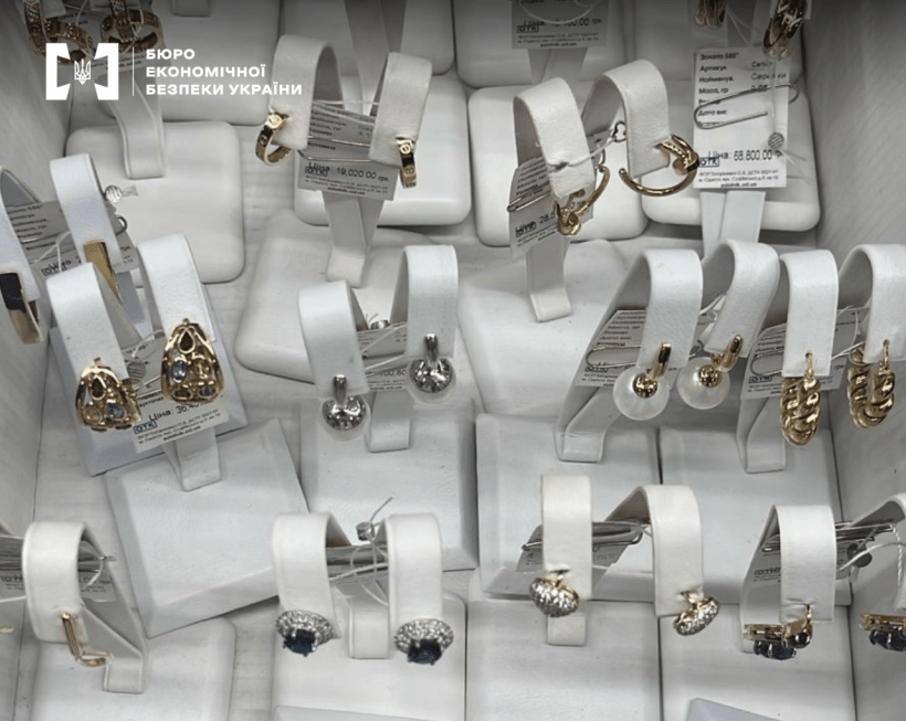 В Одесі «накрили» схему продажу золотих прикрас під логотипом всесвітньовідомого бренду