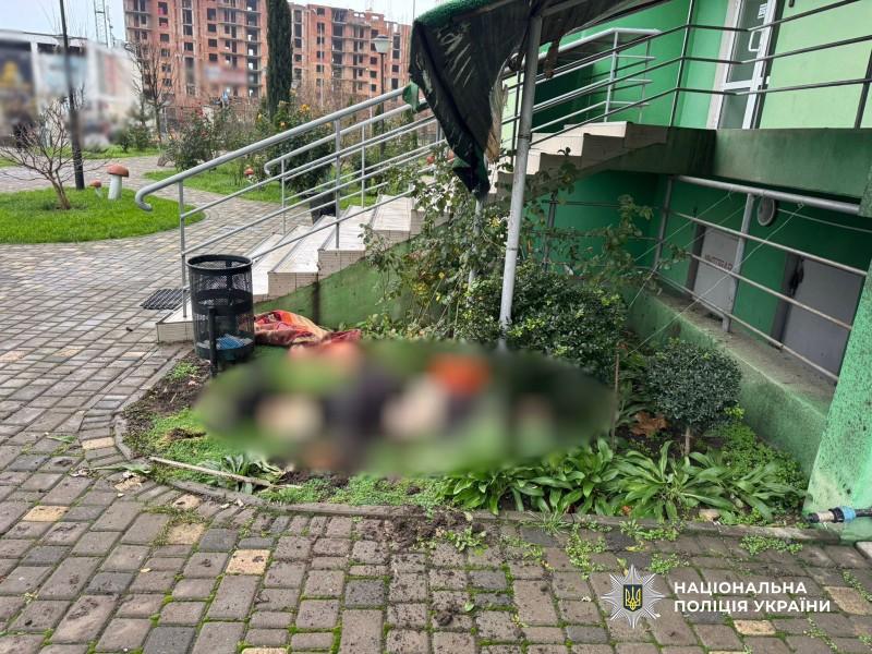 22-річна дівчина випала з вікна багатоповерхівки в Одесі