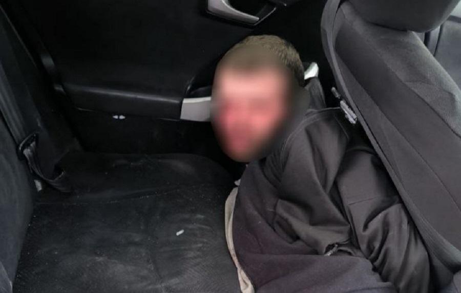 Угрожал прохожим ножом: в Одессе патрульные задержали хулигана