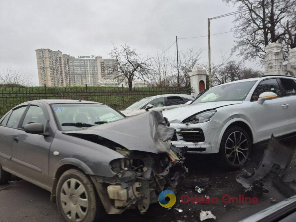 В Одесі на Водопровідній ДТП зупинила трамваї та спричинила великий затор