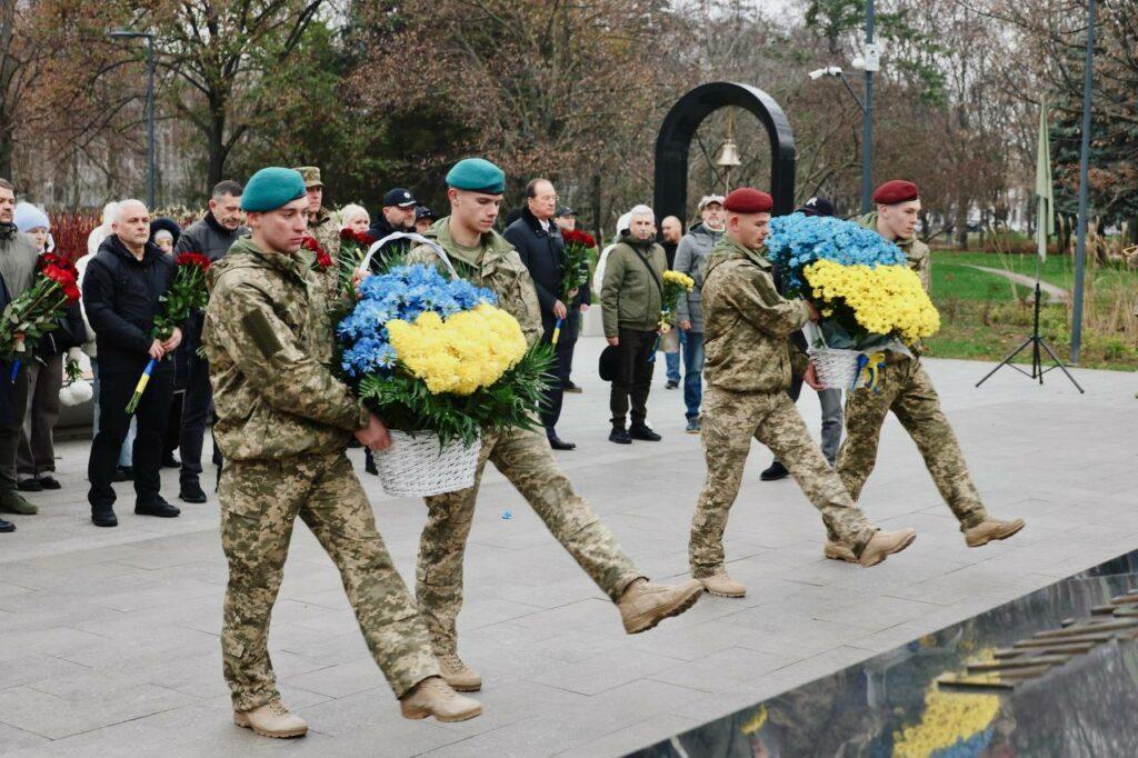 День Збройних Сил України: в Одесі вшанували пам’ять полеглих Героїв День Збройних Сил України: в Одесі вшанували пам’ять полеглих Героїв