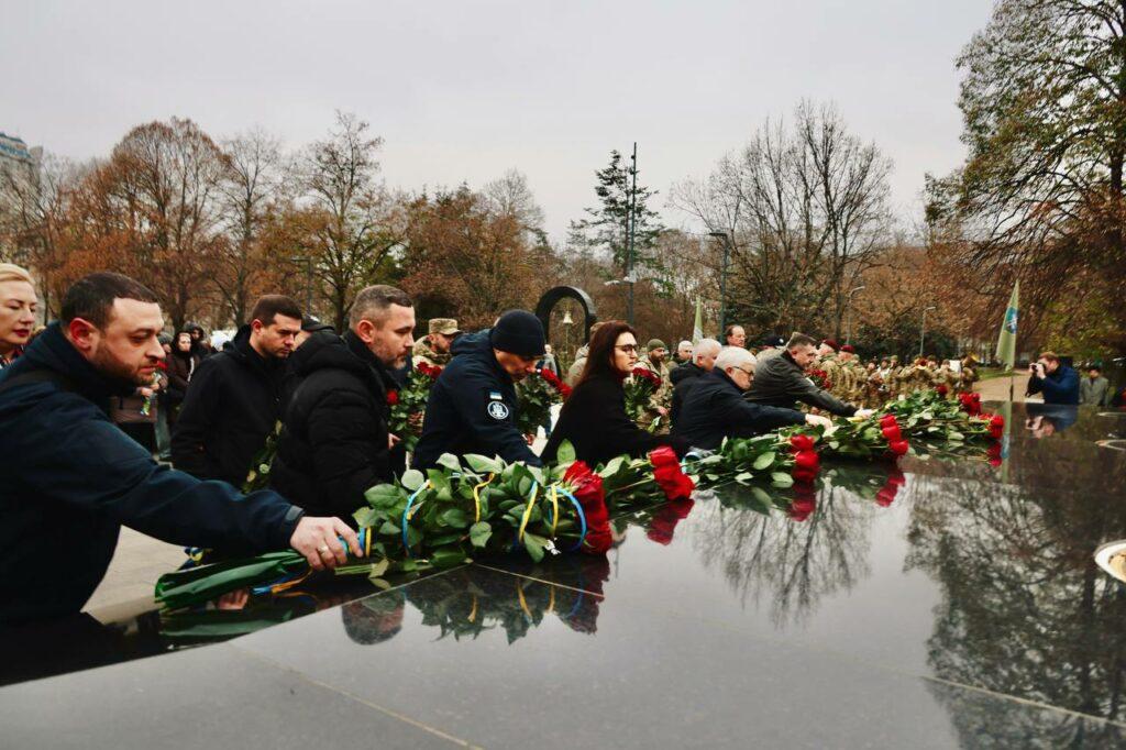 День Збройних Сил України: в Одесі вшанували пам’ять полеглих Героїв День Збройних Сил України: в Одесі вшанували пам’ять полеглих Героїв