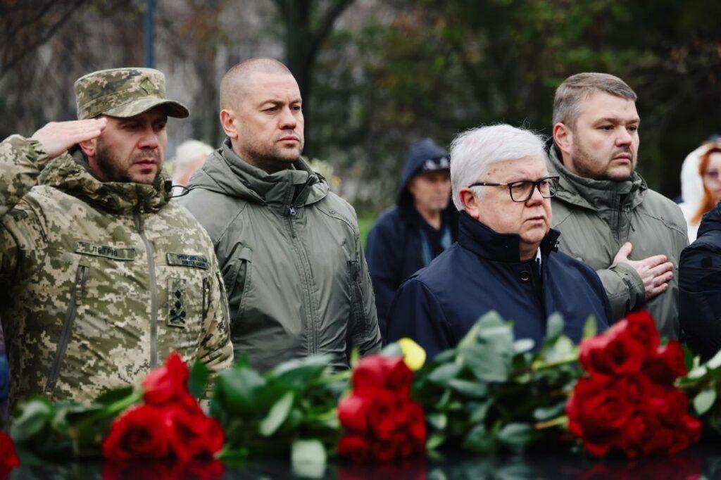 День Збройних Сил України: в Одесі вшанували пам’ять полеглих Героїв День Збройних Сил України: в Одесі вшанували пам’ять полеглих Героїв