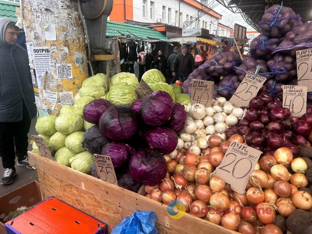 «Бере», ребра та редька: суботні ціни на одеському «Привозі»