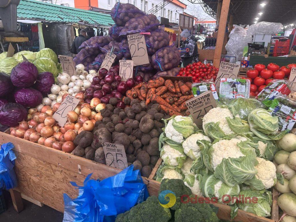 «Бере», ребра та редька: суботні ціни на одеському «Привозі»