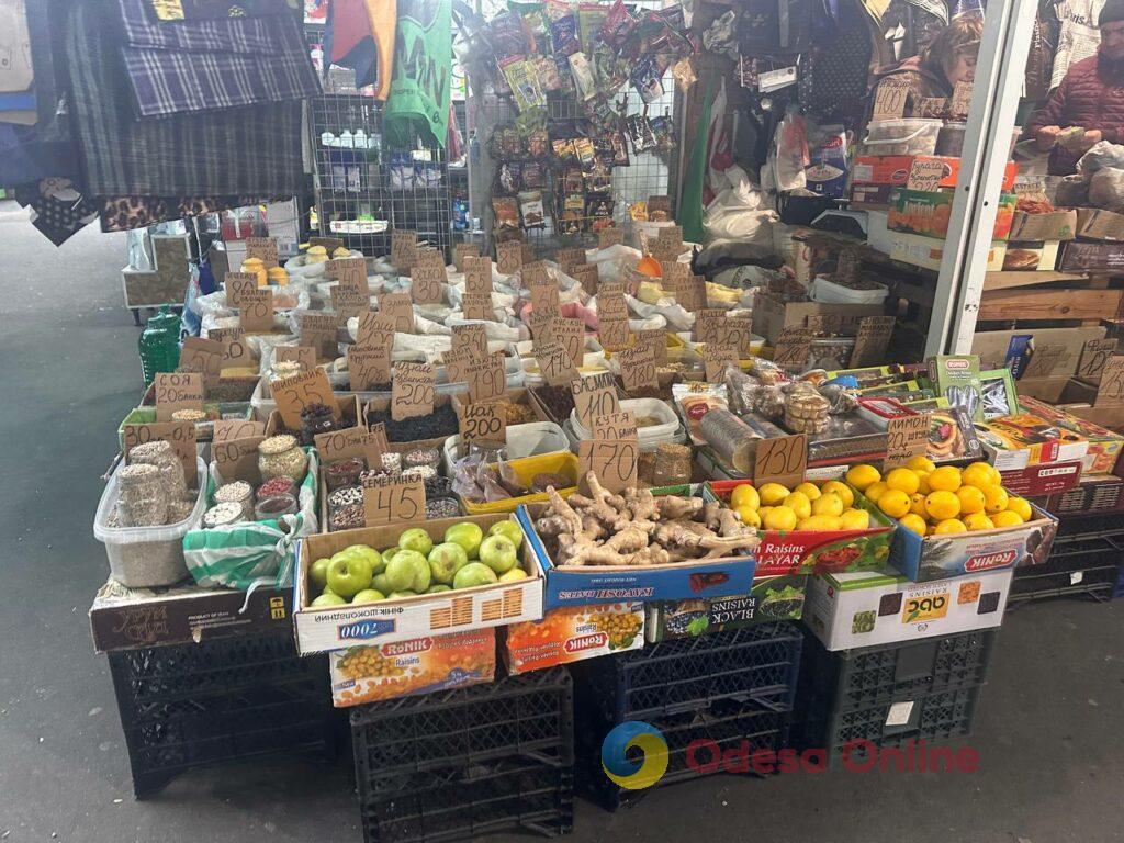 «Бере», ребра та редька: суботні ціни на одеському «Привозі»
