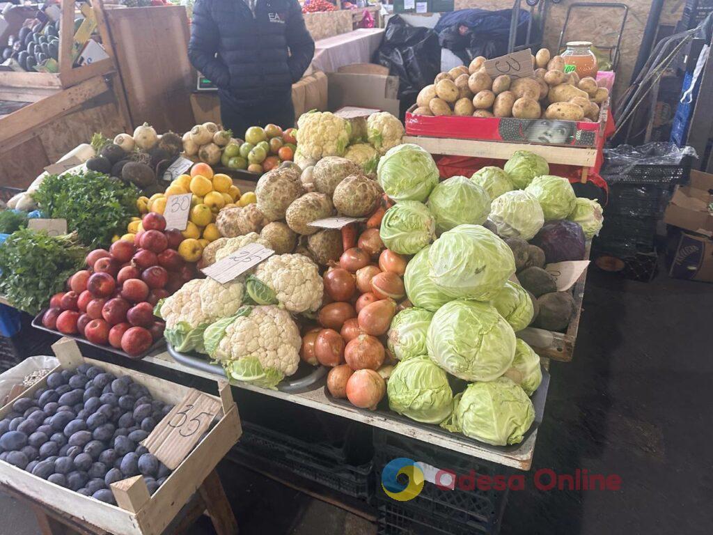 «Бере», ребра та редька: суботні ціни на одеському «Привозі»