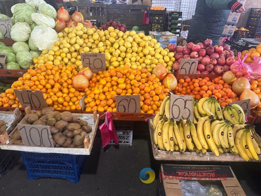 «Бере», ребра та редька: суботні ціни на одеському «Привозі»