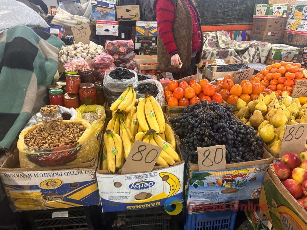 «Бере», ребра та редька: суботні ціни на одеському «Привозі»