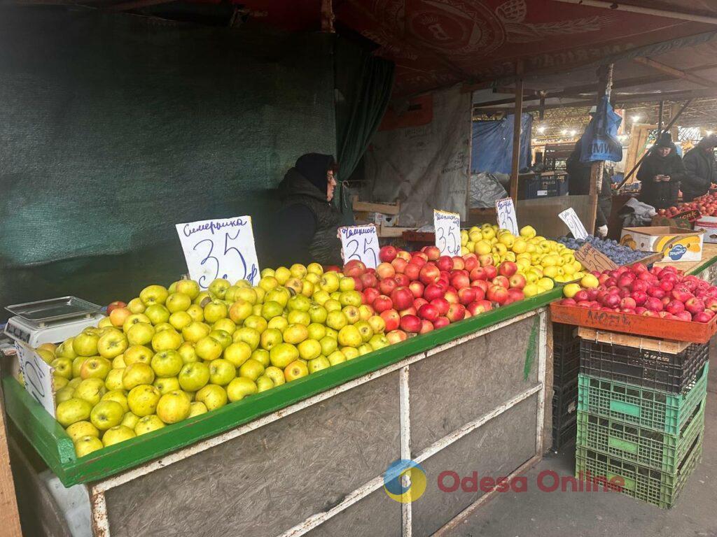 «Бере», ребра та редька: суботні ціни на одеському «Привозі»