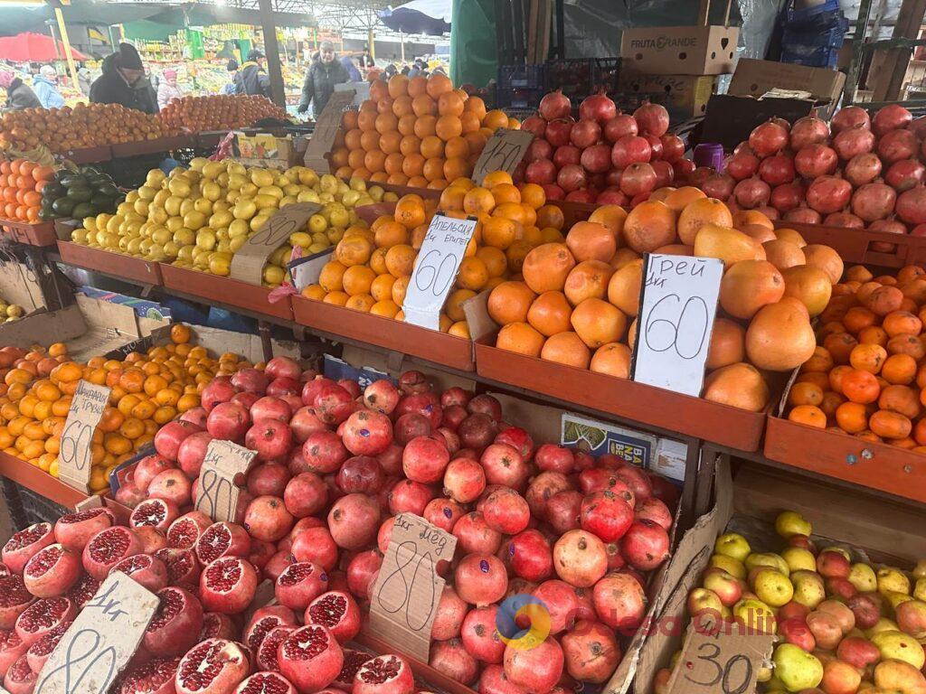 «Бере», ребра та редька: суботні ціни на одеському «Привозі»