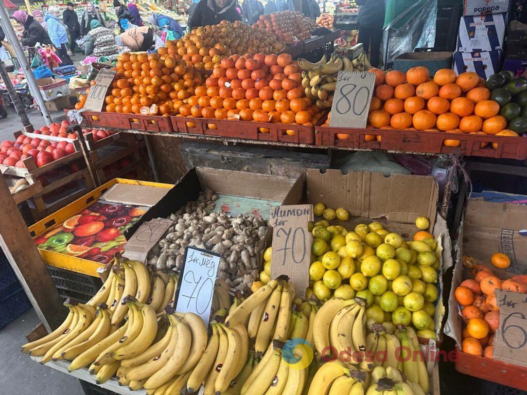 «Бере», ребра та редька: суботні ціни на одеському «Привозі»