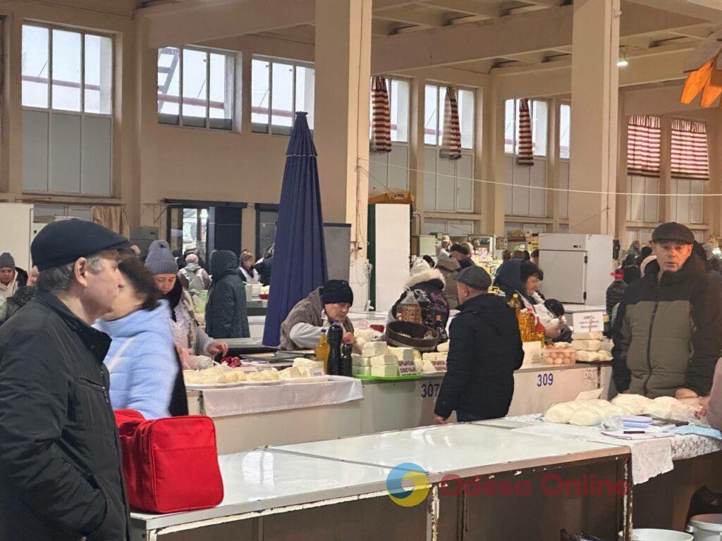 «Бере», ребра та редька: суботні ціни на одеському «Привозі»