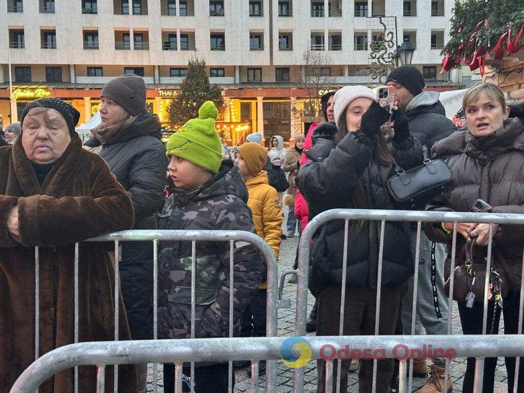 Зимова казка: в Одесі засвітили вогні на головній ялинці міста (фото)