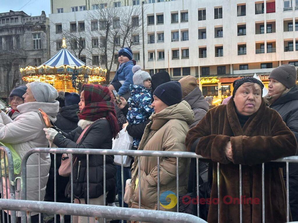 Зимова казка: в Одесі засвітили вогні на головній ялинці міста (фото)