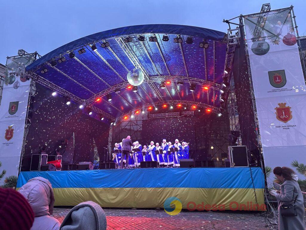 Зимова казка: в Одесі засвітили вогні на головній ялинці міста (фото)