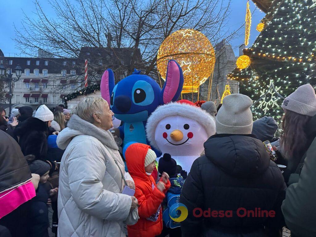 Зимова казка: в Одесі засвітили вогні на головній ялинці міста (фото)
