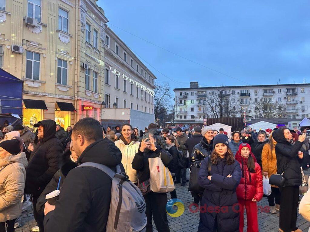 Зимова казка: в Одесі засвітили вогні на головній ялинці міста (фото)