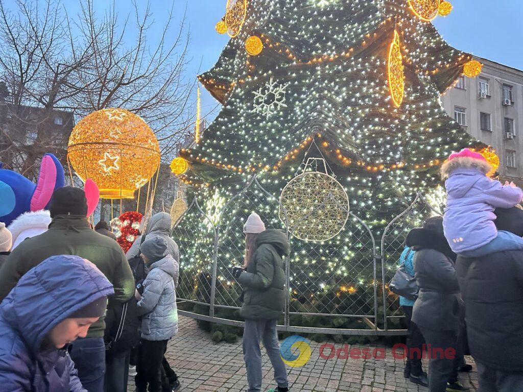 Зимова казка: в Одесі засвітили вогні на головній ялинці міста (фото)