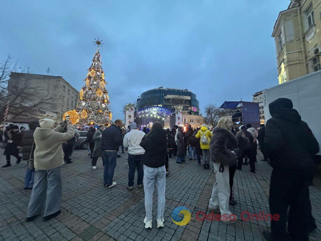 Зимова казка: в Одесі засвітили вогні на головній ялинці міста (фото)