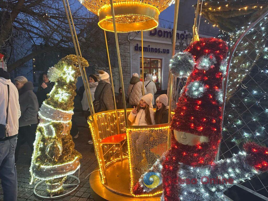 Зимова казка: в Одесі засвітили вогні на головній ялинці міста (фото)