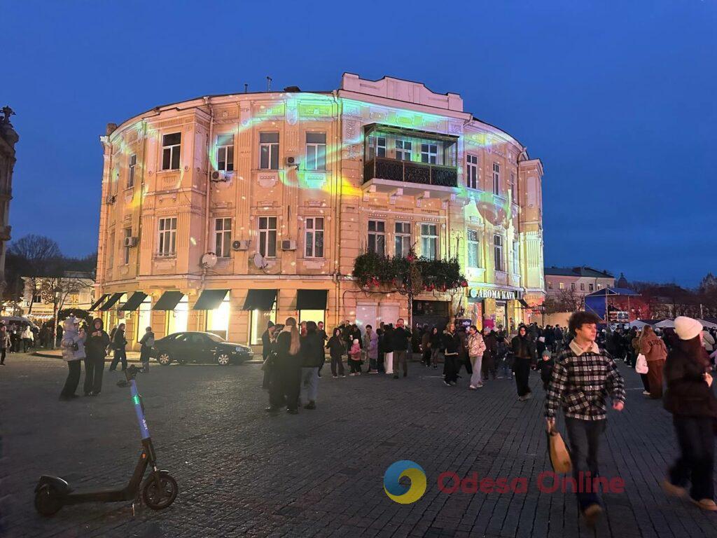 Зимова казка: в Одесі засвітили вогні на головній ялинці міста (фото)