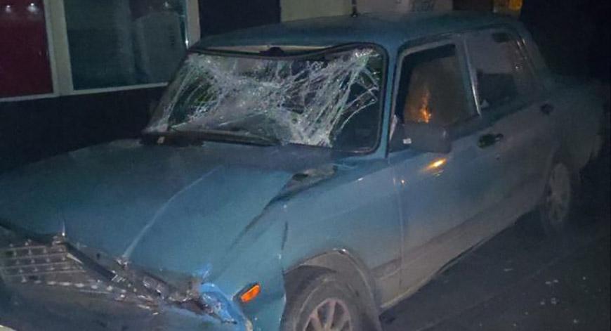 В Одесі затримали трьох хлопців, які заради розваги пошкодили чужу автівку